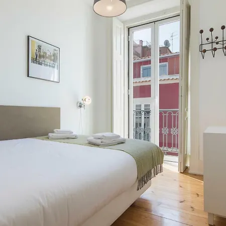Lovelystay - Sunny Santa Catarina Ii Apartment Lisbon